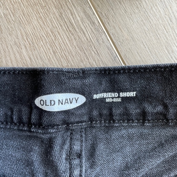 OLD NAVY - NWOT - Women’s Mid Rise Boyfriend Short, Black, Size 4 - Picture 2 of 9
